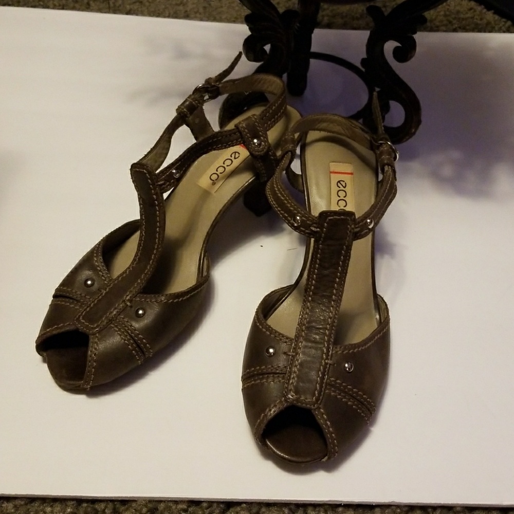 Tobacco brown open-toed Ecco sandal